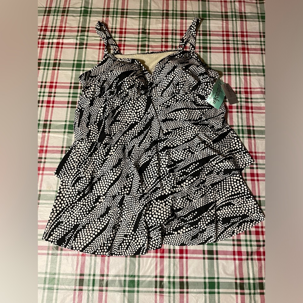 Catherine’s Women’s Swimsuit Size 30W Black & White NWT
